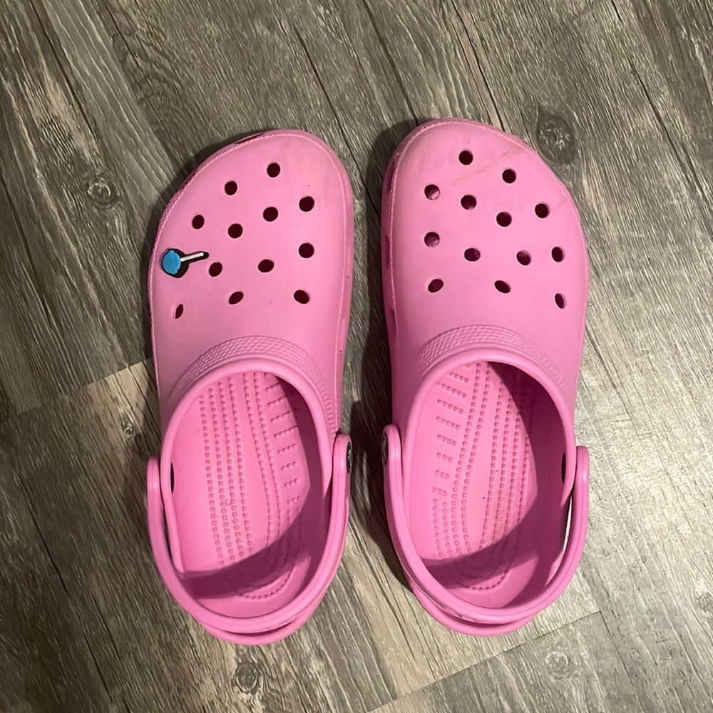 CUTIE HOT PINK CROCS🤩💕‼️